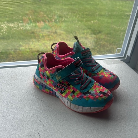 Skechers Pink and Green Sneakers with Velcro Closure size 2 - Picture 3 of 4